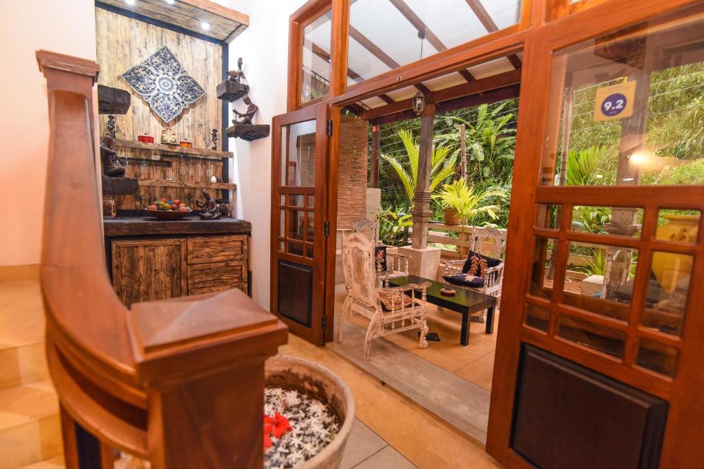 Gangula Villa restaurant and dining area with Sri Lankan cuisine